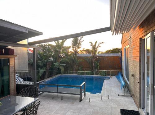 Resort Style home close to the Beach with Pool, Sauna and Pizza Oven