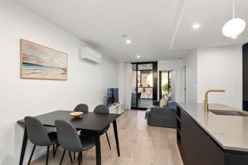 2BR-1BR-1Car- CBD Pool Central