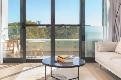 North-Facing Apartment with Telstra Tower Views - Hosted by Canstay
