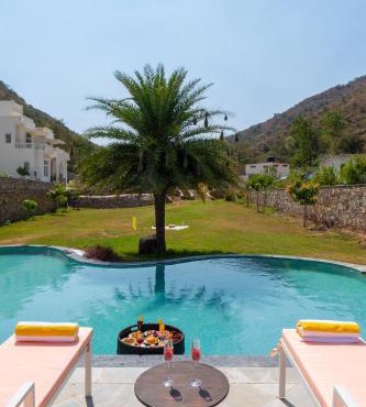 Mandovar Mountain Valley Retreat Pet-friendly Suite In a Private Estate with Shared Pool, Garden, Restaurant & Hill Views