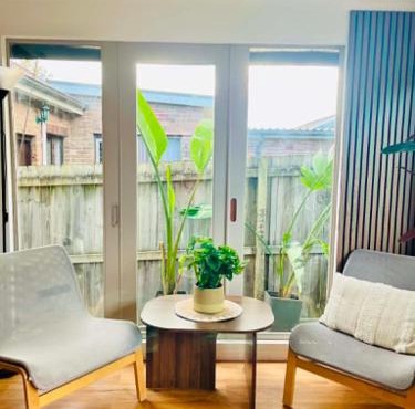 Spacious Private Room Near Airport and Transport