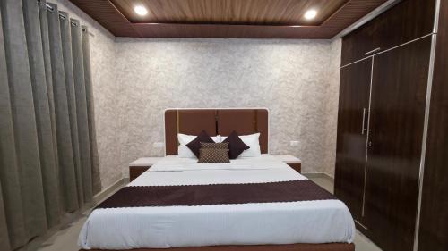 The Alpine Lakeview suite 3