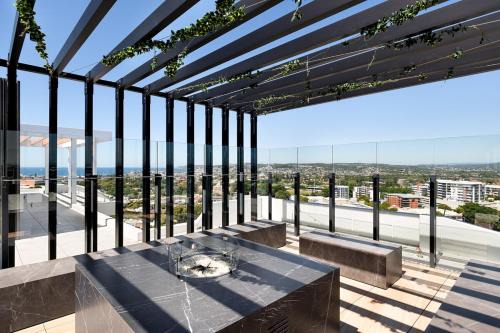 Luxe Apartment - Pool, Gym, Parking, Sky Rooftop