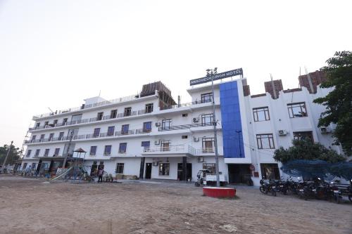 New Awadhesh Singh Hotel