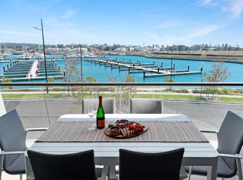 Marina Vista - Waterfront Apartment