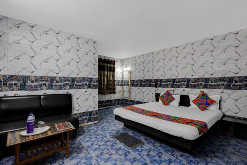FabHotel Aavkar