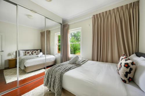 Spacious 4BR Family Home & Garden in Pymble