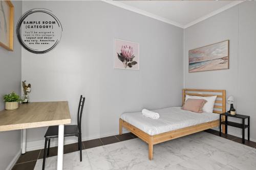 Light & Simple Single Room in Courtyard - Peakhurst Area - Shared Bathroom