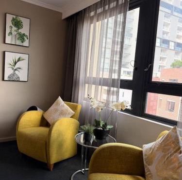 Executive studio in central parramatta CBD with Free onsite parking