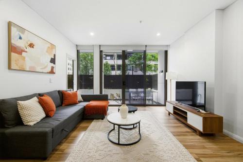 Modern 3-Bedroom Apartment Near Airport & Train