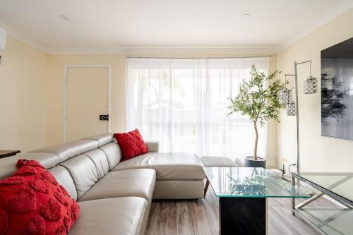 Cheerful 4 bedroom home with parking on premises
