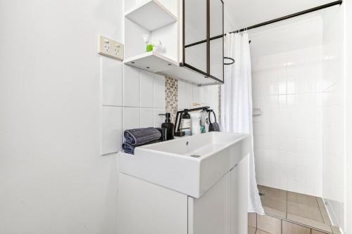 Goulburn Stay with Garden Views & Comfort
