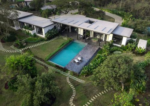 LohonoStays Villa Heritage Farms A