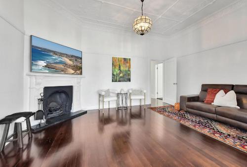 Merewether House 1910 - Iconic and Luxury Home