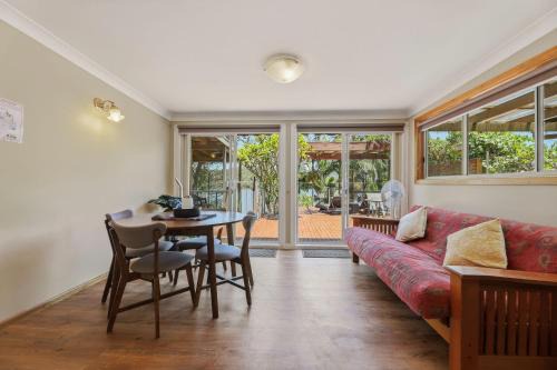 Dorathee Cottage - Pet Friendly - Absolute Waterfront