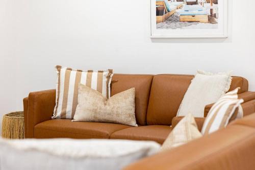 Sienna Cove - Elegant Retreat near Merewether Beach
