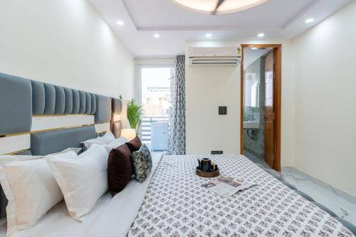 Homlee-Classic 4BHK Flat Central DEL-Lift-Parking