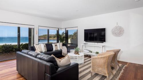 Sails on the Beachfront - Exclusive Seaside Home