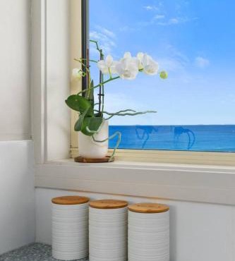 Seaside Escape - Stunning Vistas over Towradgi Beach