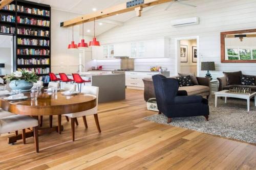 Kalinya Estate Platinum- Homestead, Lodge & Barn- up to 34 guests