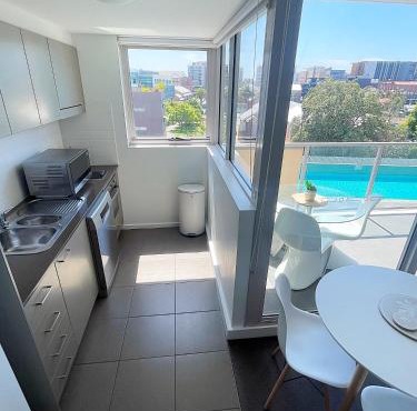 AQUA 306 POOLSIDE Luxury Apartment , Honeysuckle, NEWCASTLE FREE Parking