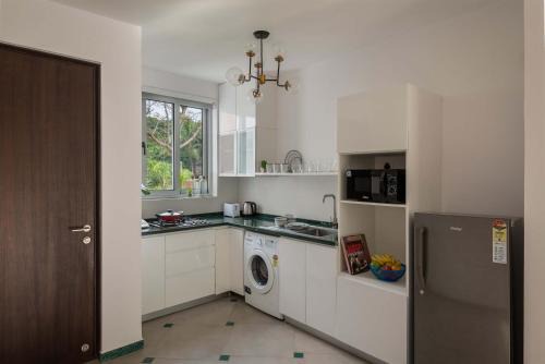 El Arbol by The Blue Kite with Rooftop Pool, Kitchen, Wifi, Security,10 Mins to Candolim Beach & 5 mins to Casino