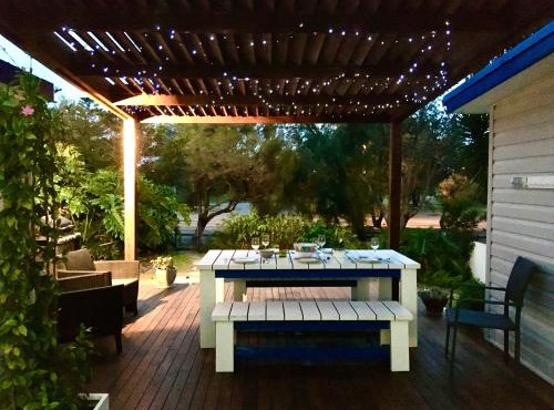 SHELLHARBOUR BEACH COTTAGE - Stroll to Beach flags - Back gate straight to Beach, Front gate walk to new Marina
